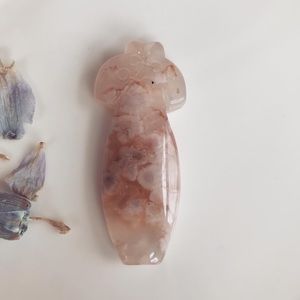 Flower Agate “Qipao” dress carving